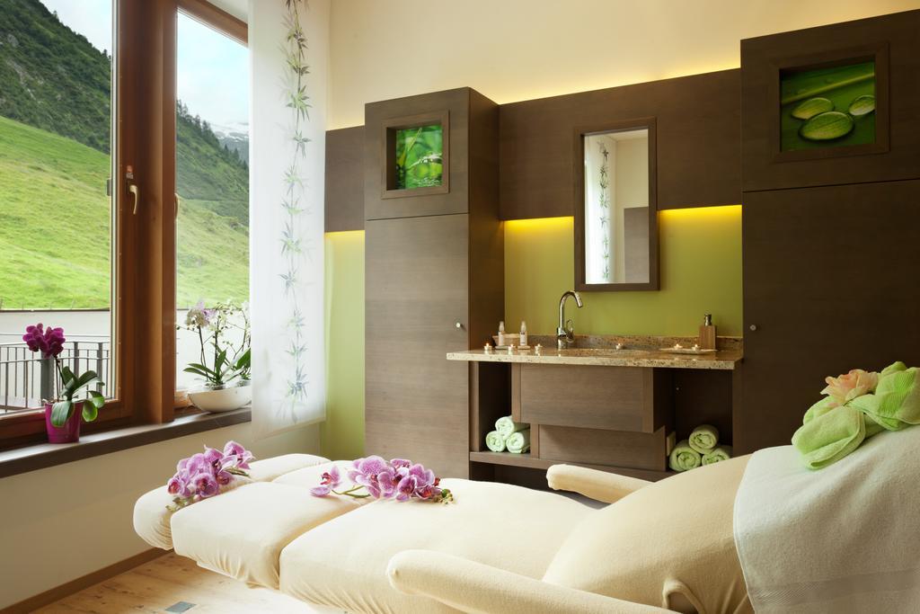 Hotel Alpenhof 4*