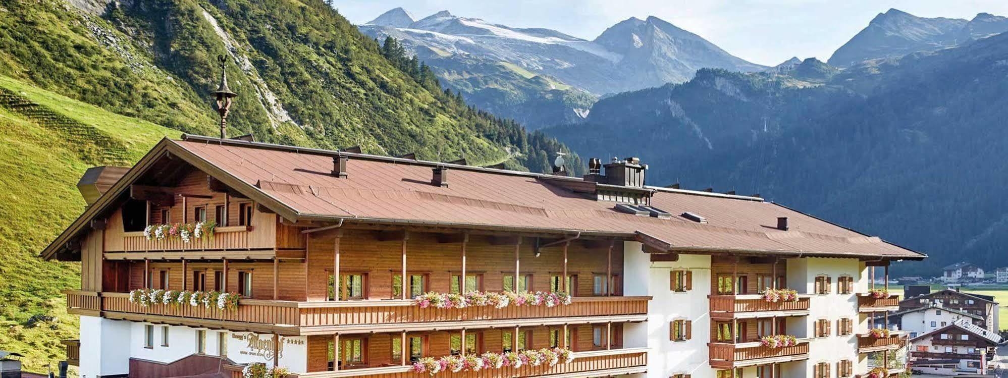 Alpenhof Hotel 4*