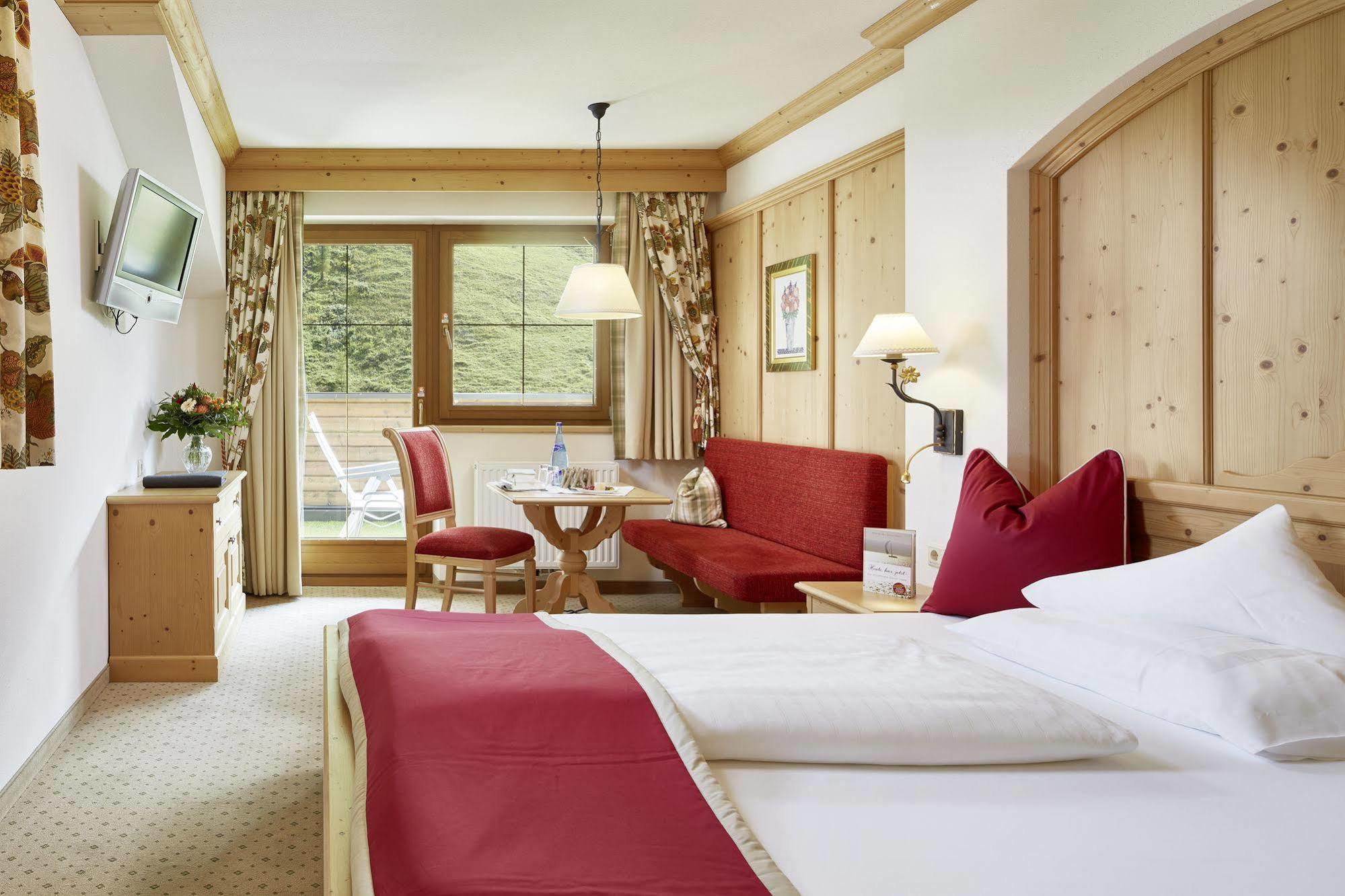 Hotel Alpenhof 4*
